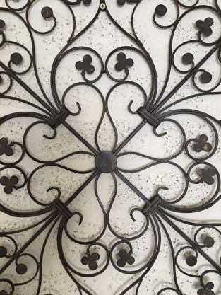 Beautifully beautiful decorative metal wall ornament.